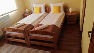 Отели типа «постель и завтрак» Levi Panzio Прайд Стандартный двухместный номер с 2 отдельными кроватями-4
